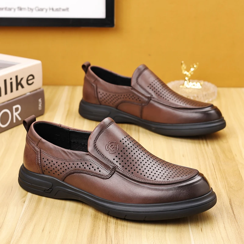 镂空皮鞋男夏季透气打孔一脚蹬圆头平跟真皮休闲软底中老年爸爸鞋