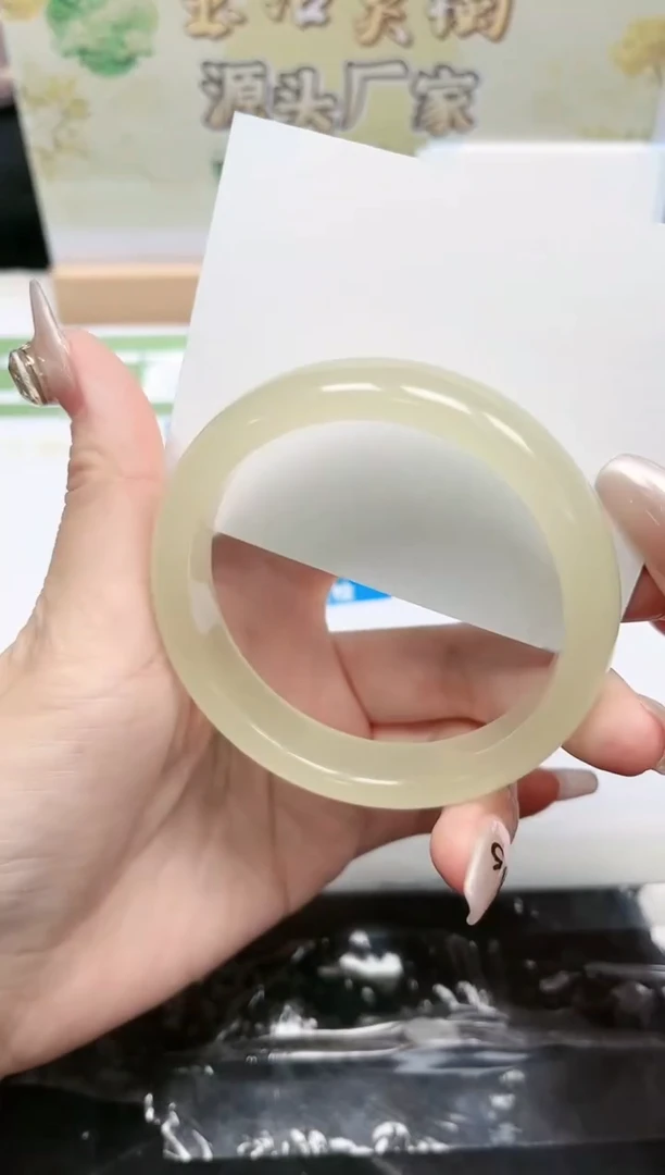 【闪购商品】石英质玉手镯未镶嵌140-58.4