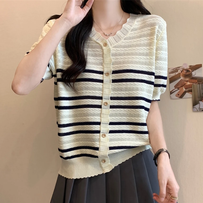 【145】设计感条纹V领短袖上衣女新款欧货宽松休闲镂空冰丝针织衫