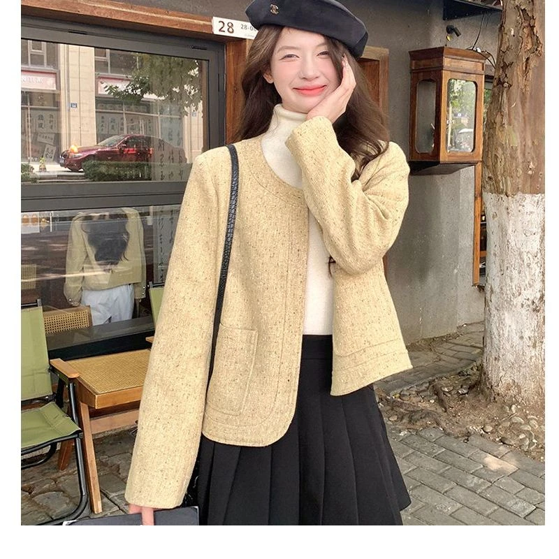 【青苍】秋冬高级感气质圆领正肩显瘦小香风外套CCC11326