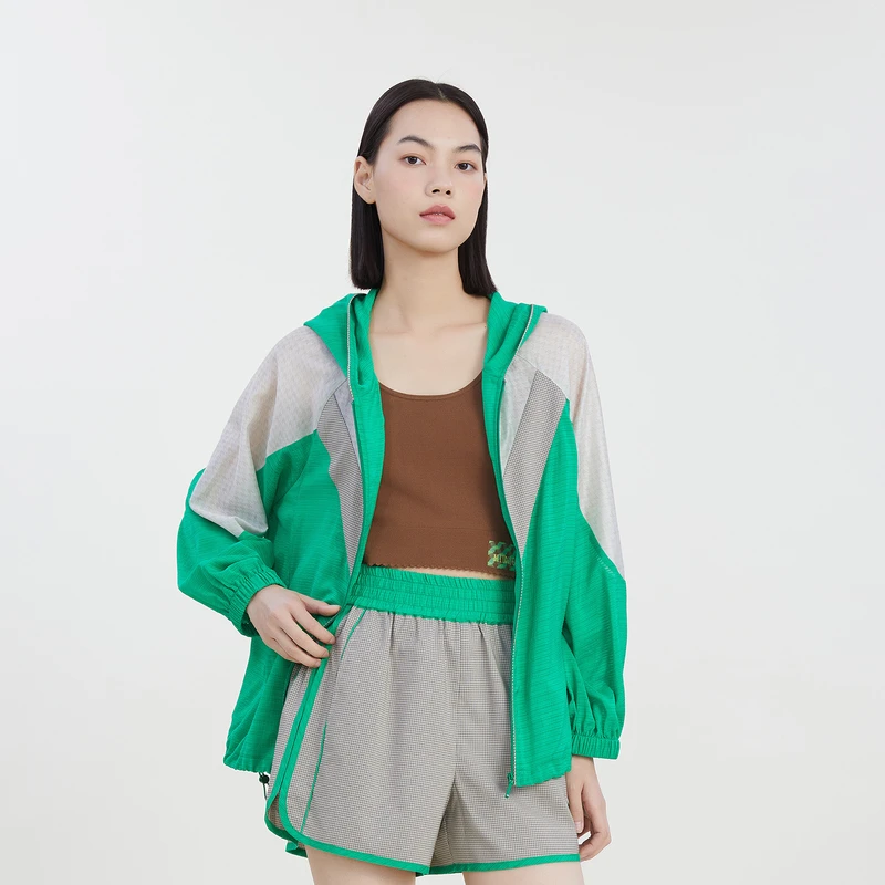谜底薄款休闲连帽外套女夏季新款时尚拼接空调衫长袖232MW0610