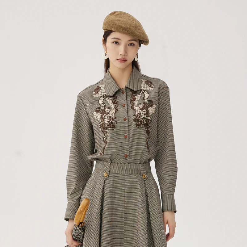 谜底千鸟格衬衫长袖女春季新品复古风绣花H型衬衣243MC1165