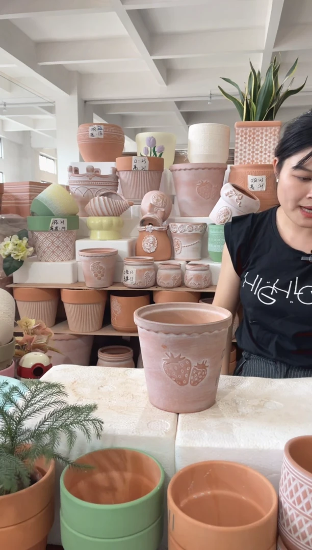 【闪购商品】红陶20CM以下带托复古草莓15-14