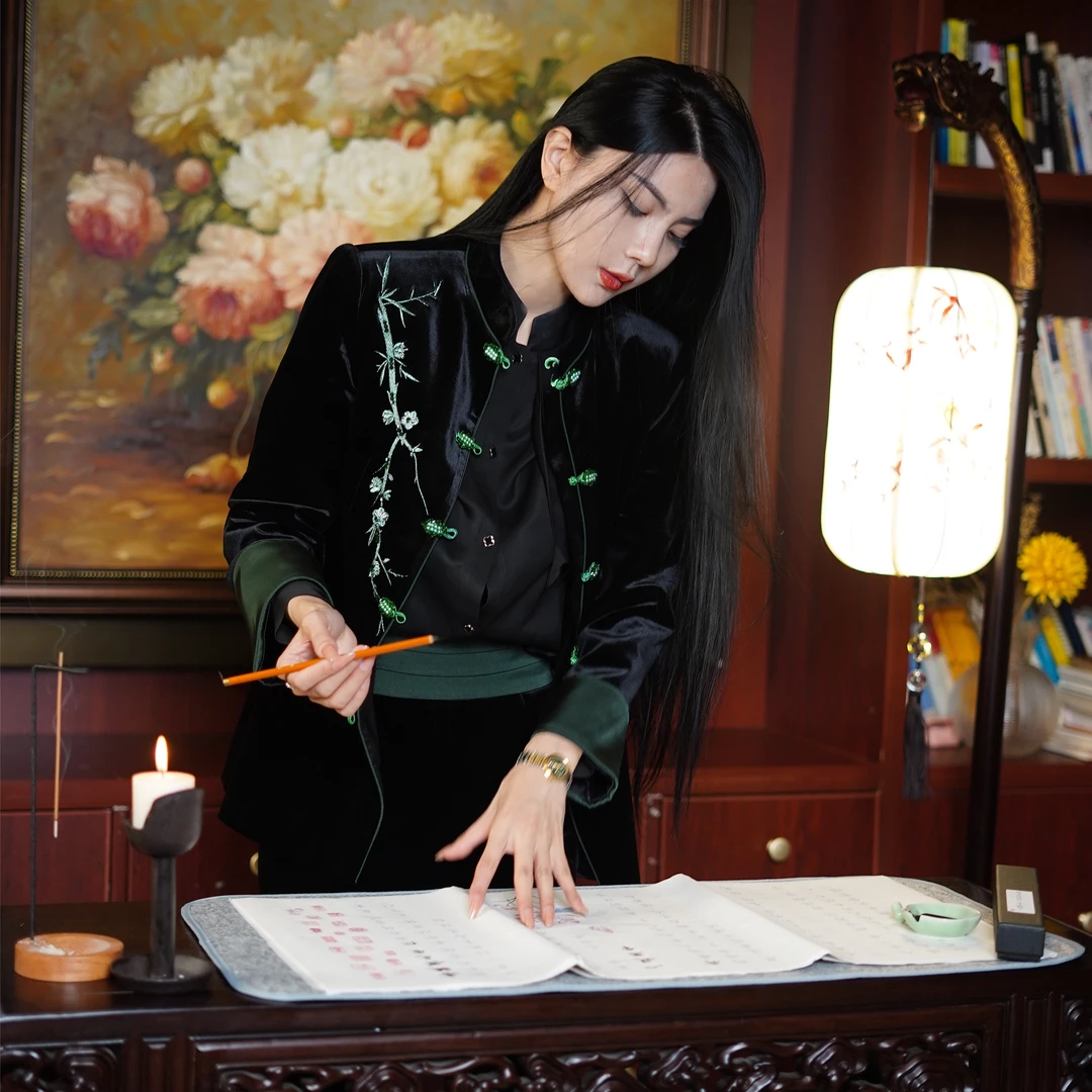 魏元高定/国风墨绿色梅花钉珠刺绣重工丝绒套装-0197