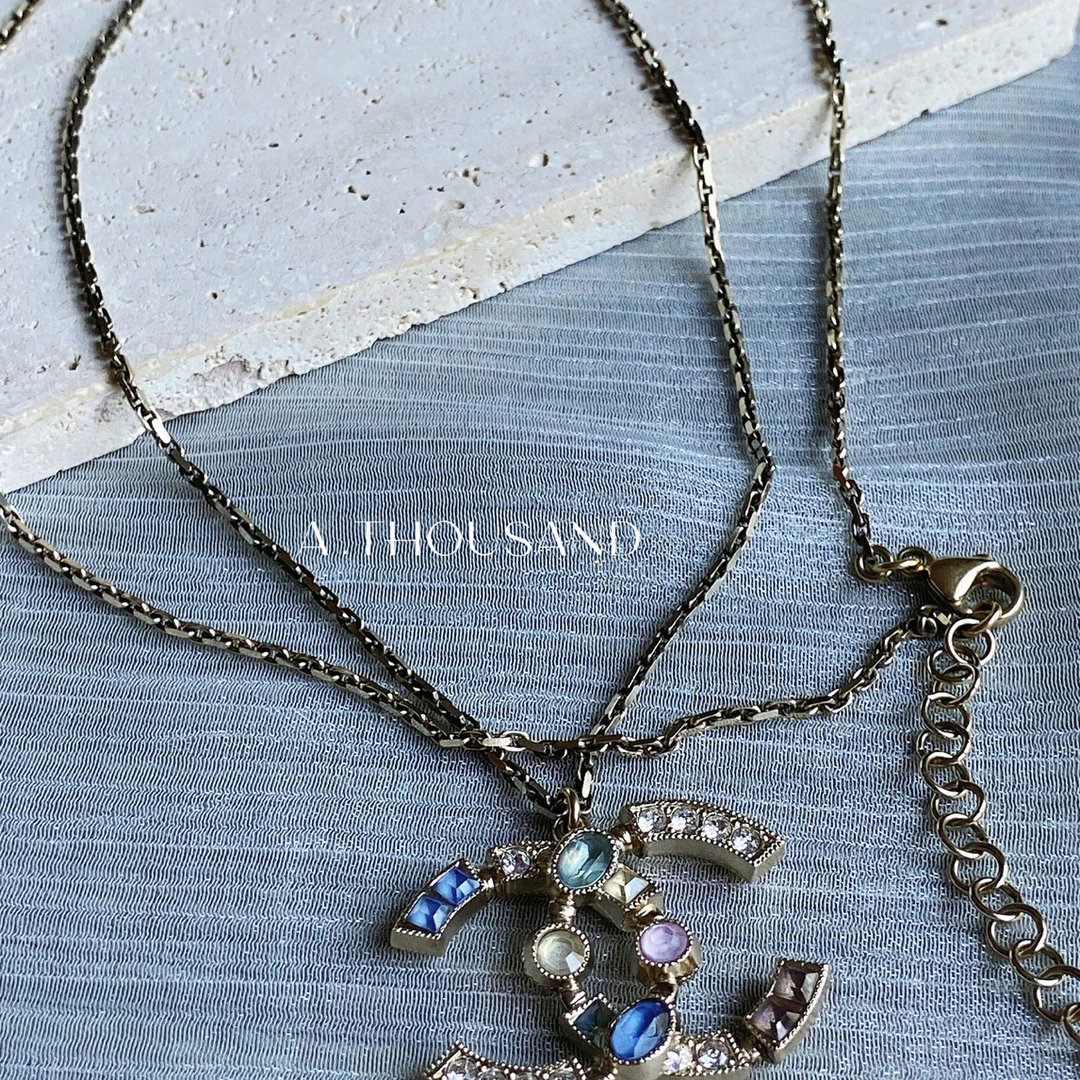 95新 Chanel/香奈儿 彩色琉璃珍珠多元素双C项链坠链轻奢