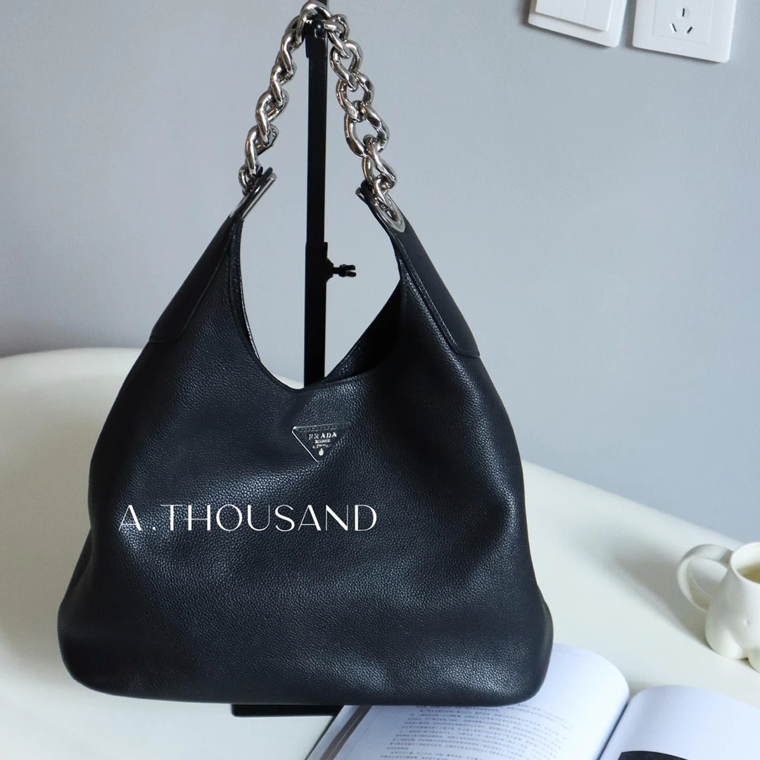 95新 Prada/普拉达  Prada黑银链条hobo单肩包