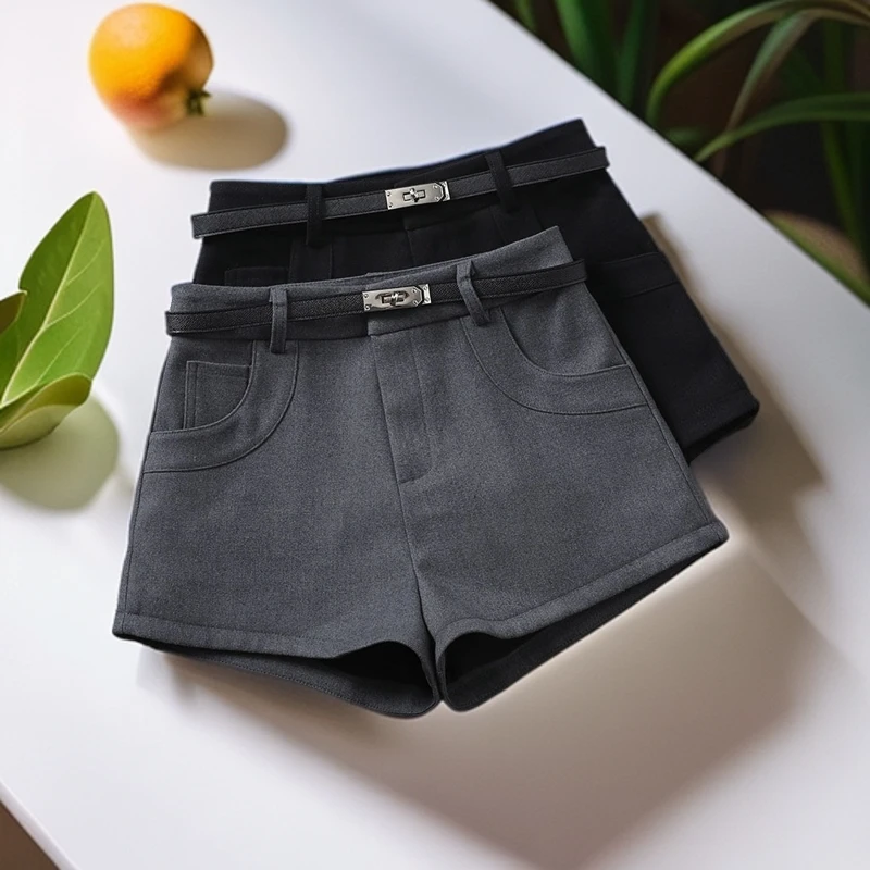 外穿灰色毛呢短裤女2025新款秋冬靴裤高档黑色爆款高腰显瘦阔腿裤