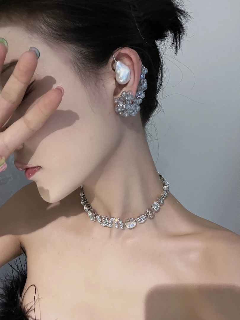 XiXi Yang Y . “世纪婚礼”小众高级定制款纯手工耳骨夹