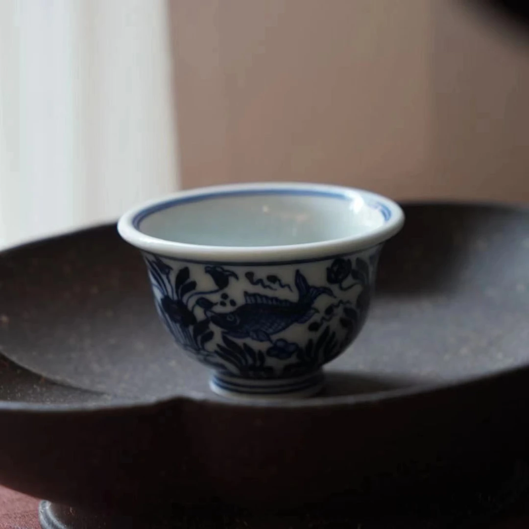 树见造物×半斋丨《仿古青花鱼藻小压手杯》主人杯