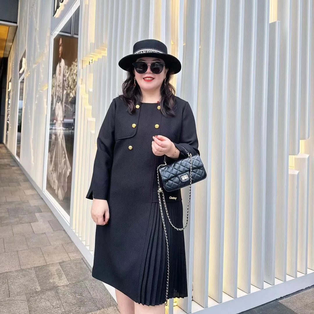 【深圳霞姐】春款上新定制大码女装气质高级黑色侧边裙摆压褶连衣裙