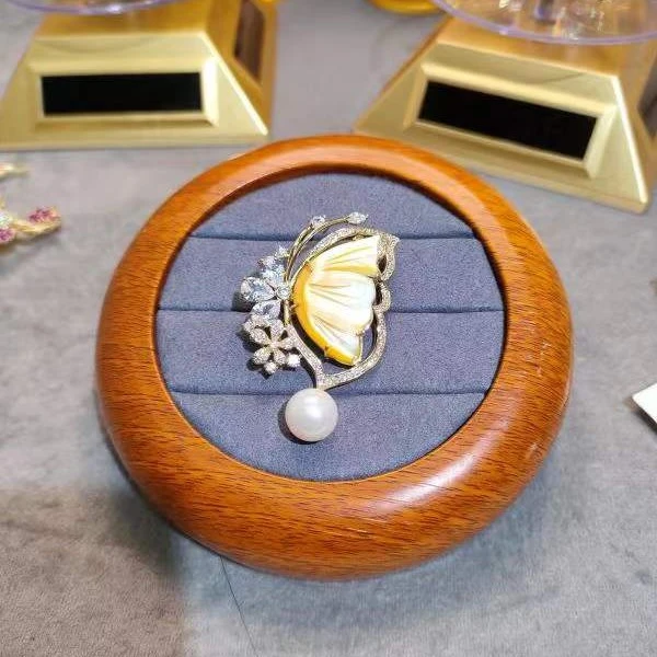 海棠鱼HY595金贝梦蝶胸针