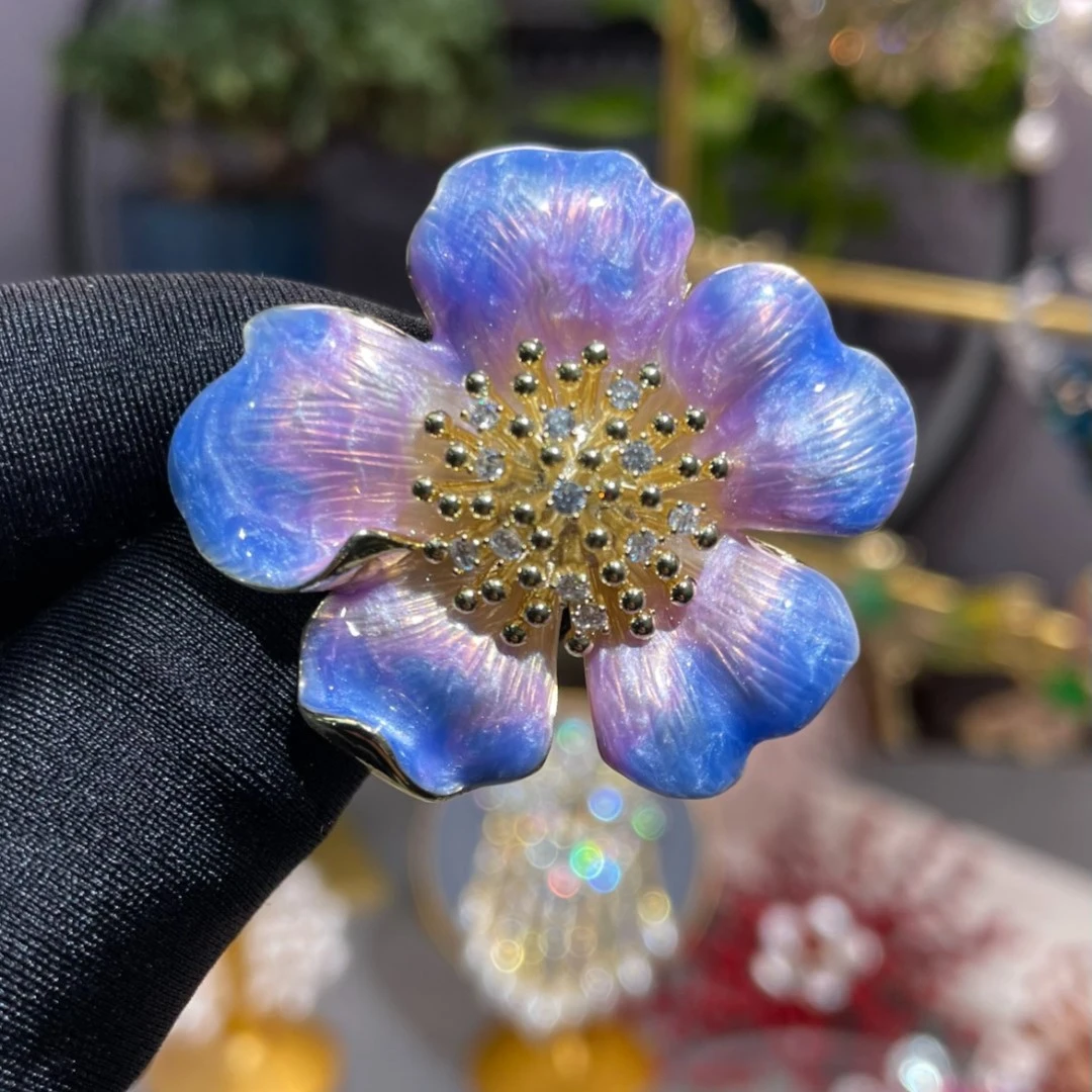 HY627蓝莲花胸针