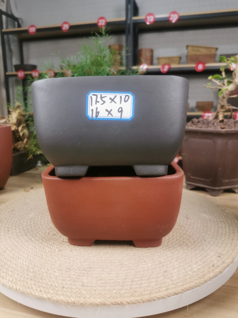 宜兴市紫砂花盆 正方钵 一红一紫