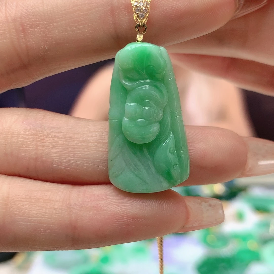 翡翠颈饰未镶嵌翡翠