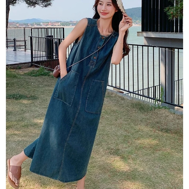 韩版牛仔无袖背心连衣裙女2024夏新款今年流行复古休闲慵懒风长裙