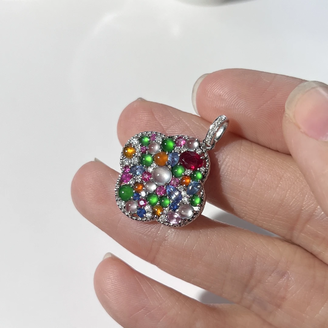 18k金伴钻彩宝镶嵌翡翠多宝四叶草吊坠