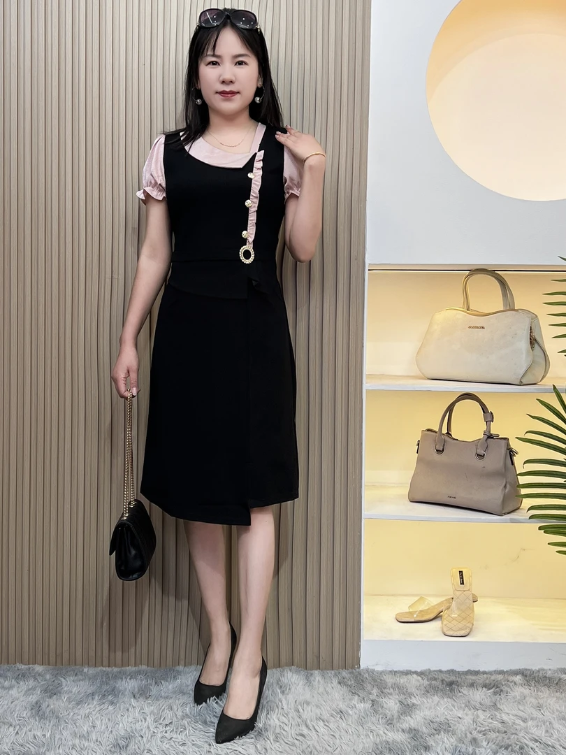 2025夏季新款气质遮肉显瘦连衣裙时尚减龄拼接法式假两件小黑裙