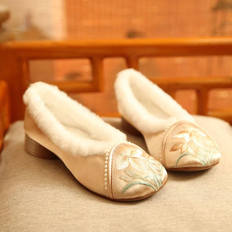 冬季加绒保暖绣花鞋女士老北京布鞋棉鞋粗跟复古民族风毛口汉服鞋