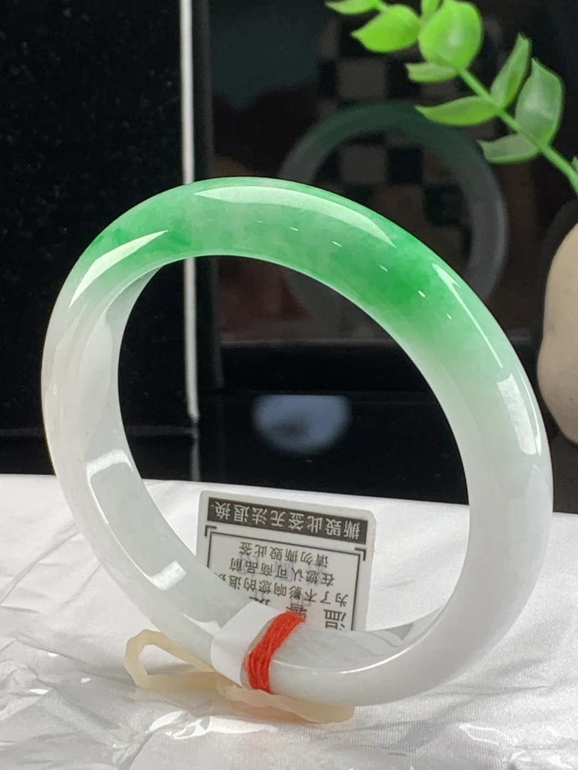 天然缅甸翡翠A货 半山半水正阳绿 完美 圈口57