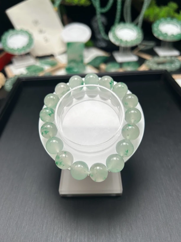 天然非洲翠白冰飘花手串