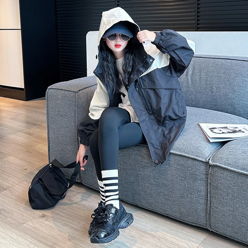 女童超好看冲锋衣2025新款儿童连帽外套早秋童装大童户外风衣秋装