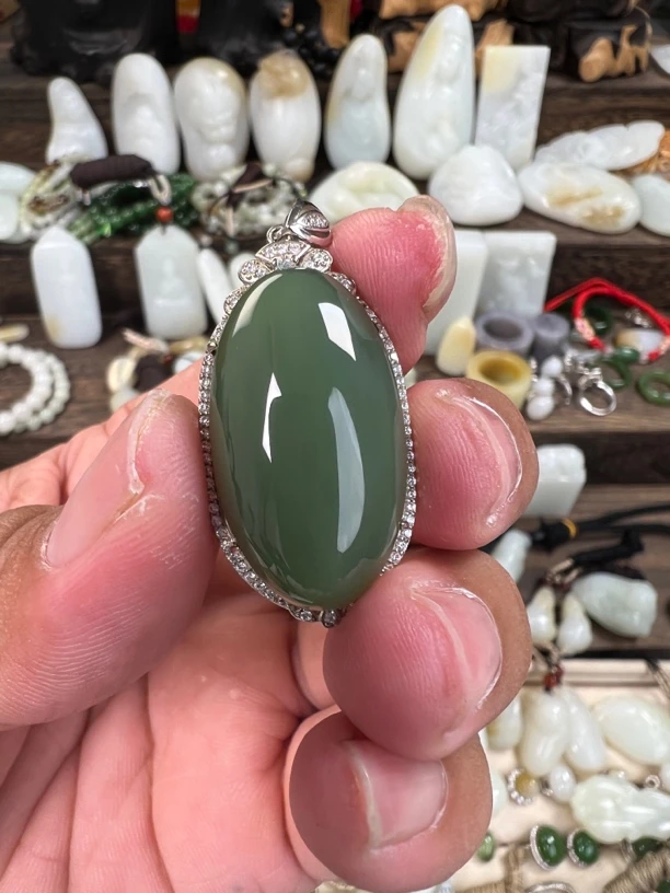 和田玉 蛋面吊坠