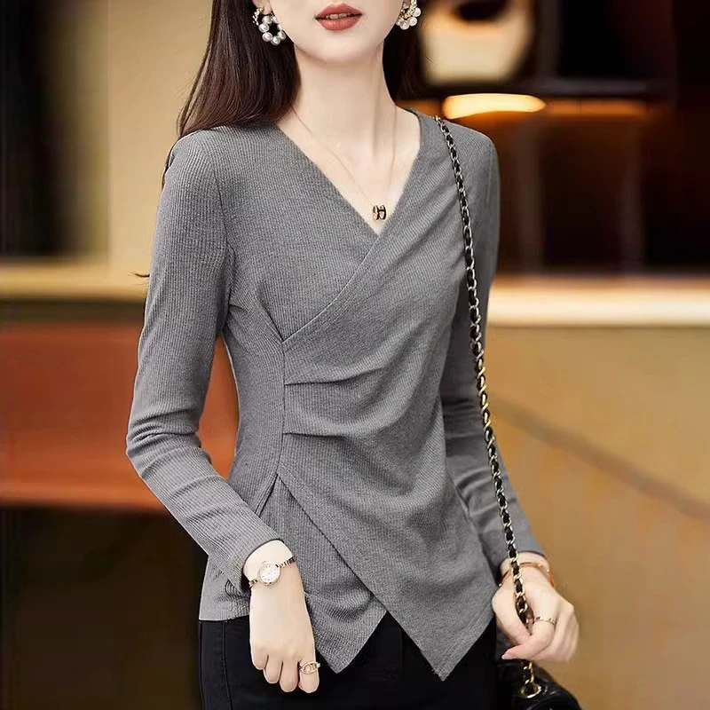 设计感交叉V领打底衫2025早秋新款大码休闲减龄显瘦收腰修身上衣