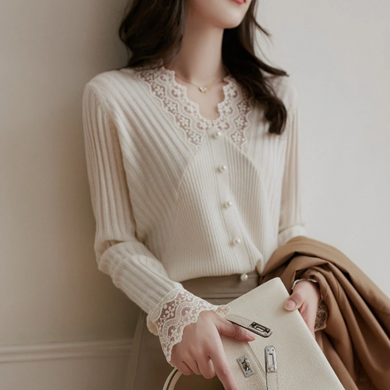 设计感蕾丝边针织衫女2025早秋季新款大码休闲洋气质V领修身上衣