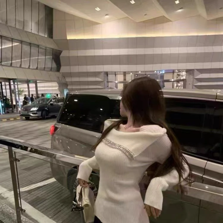 斜肩上衣女秋冬季纯欲性感气质修身显瘦针织衫套头毛衣