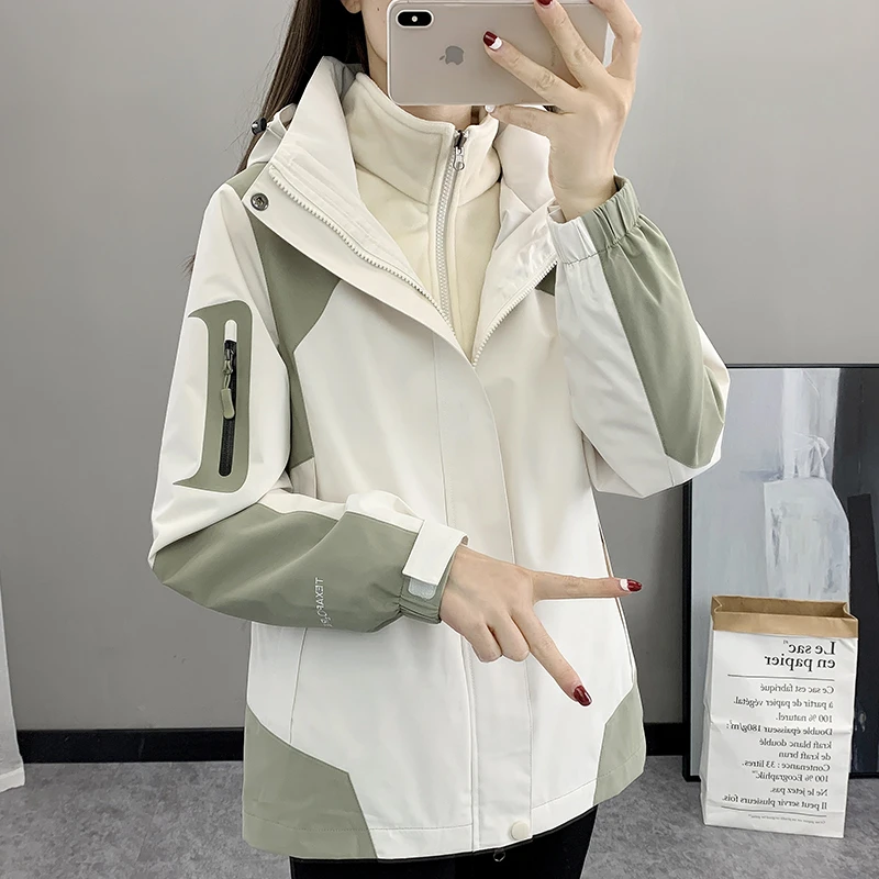 冲锋衣女秋冬户外可拆卸两件套三合一防风加绒登山服情侣潮外套男