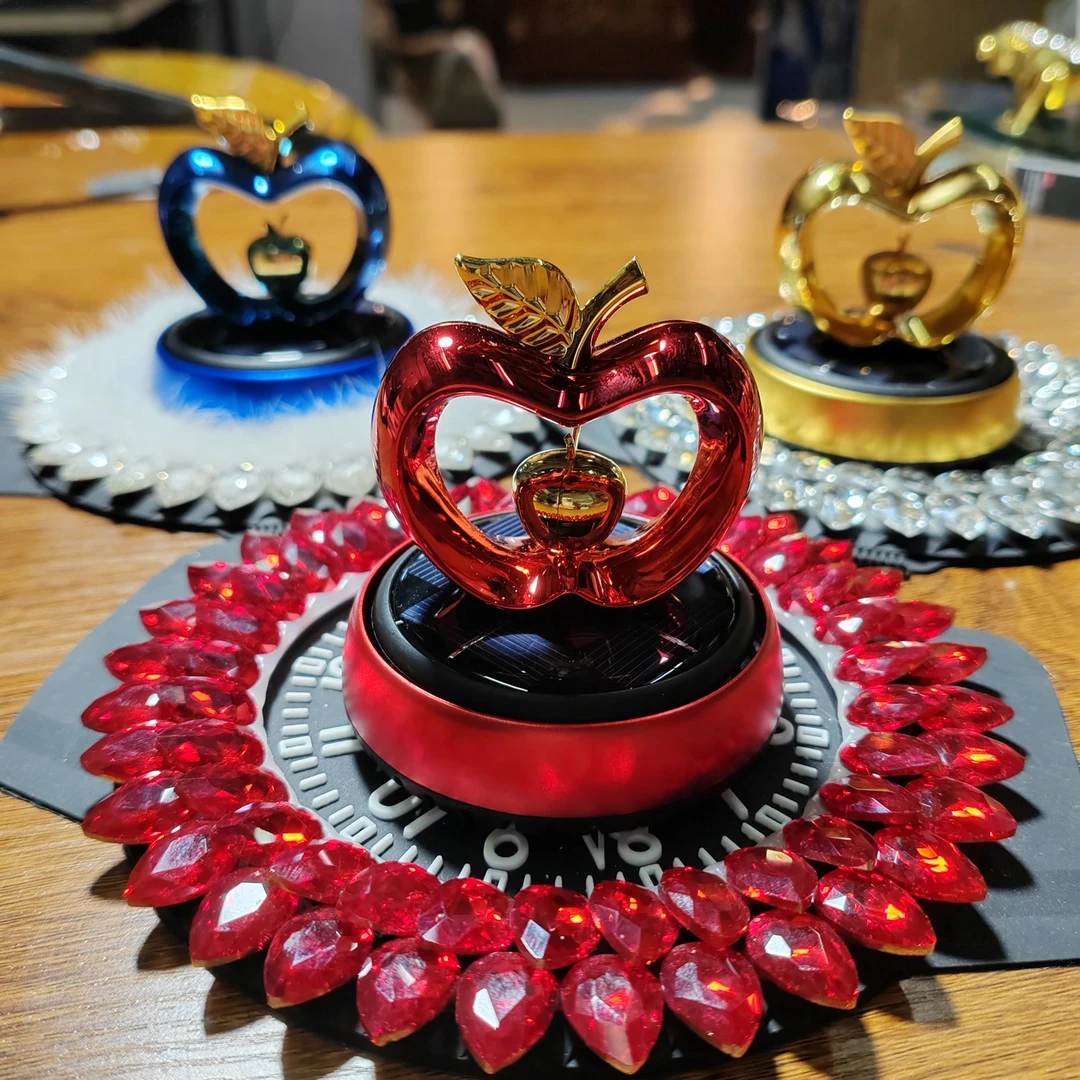 汽车太阳能苹果香薰摆件车标一路平安款可订制