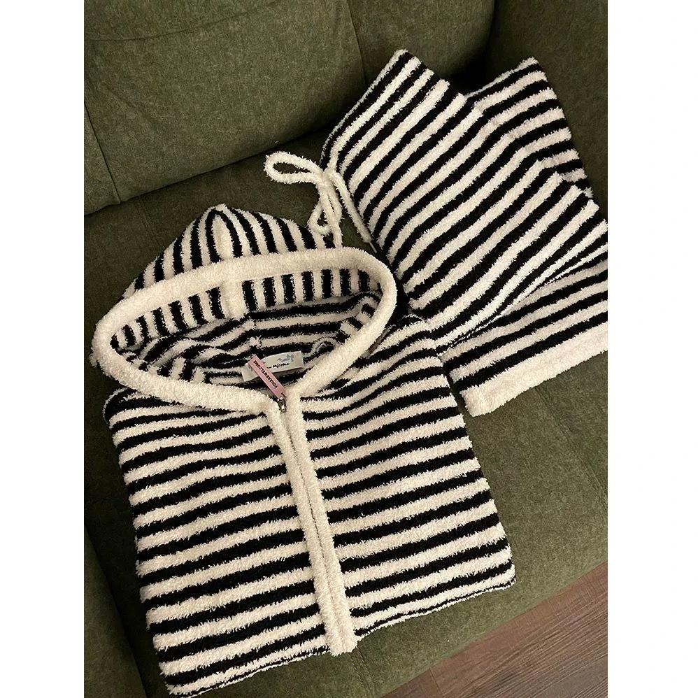 新款睡衣女秋冬季条纹连帽高级感保暖珊瑚绒加绒家居服套装可外穿