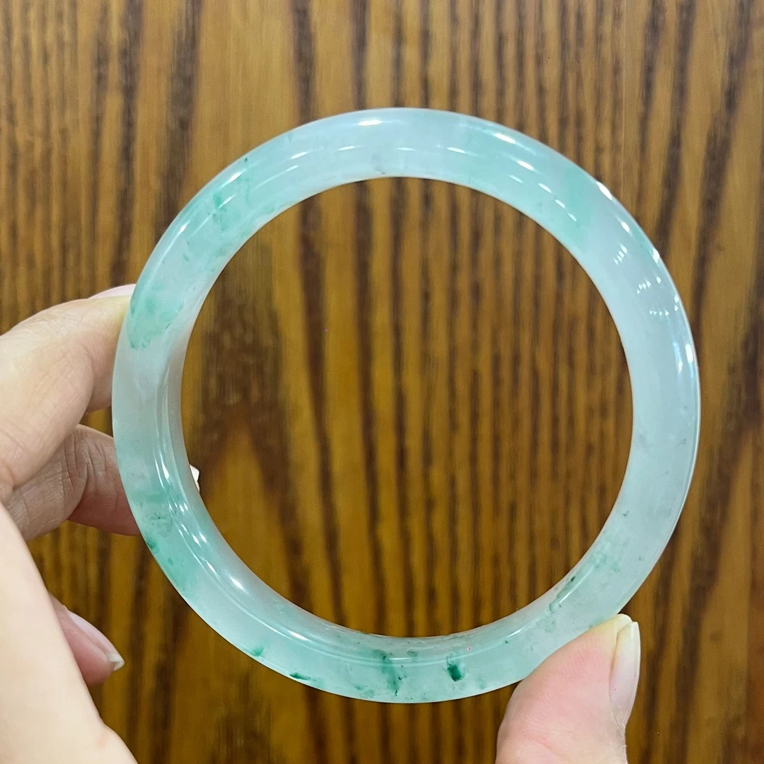 玉手镯冰透精美通透时尚