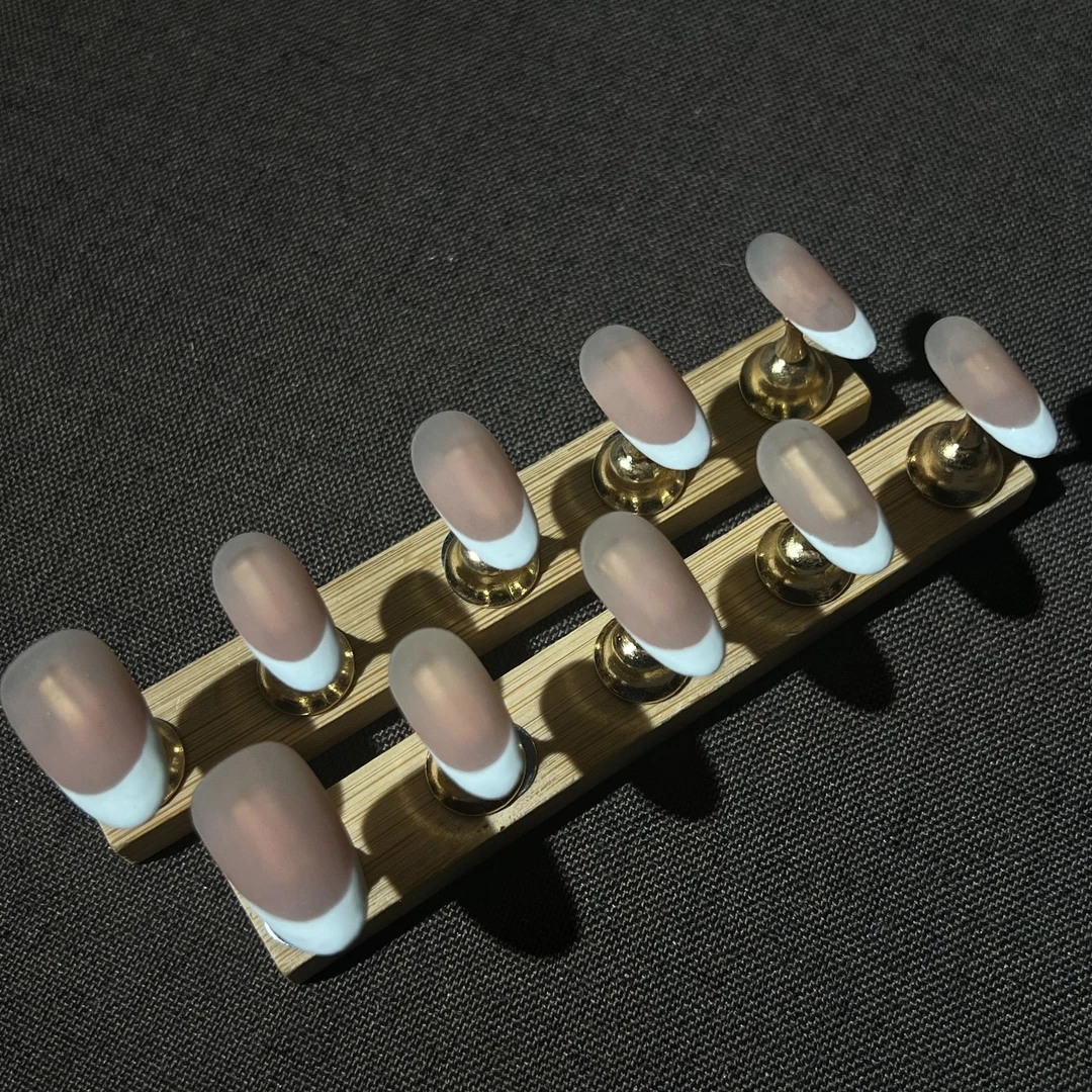 【星然纯手工穿戴甲】磨砂白法式（中椭圆）[2单飞]