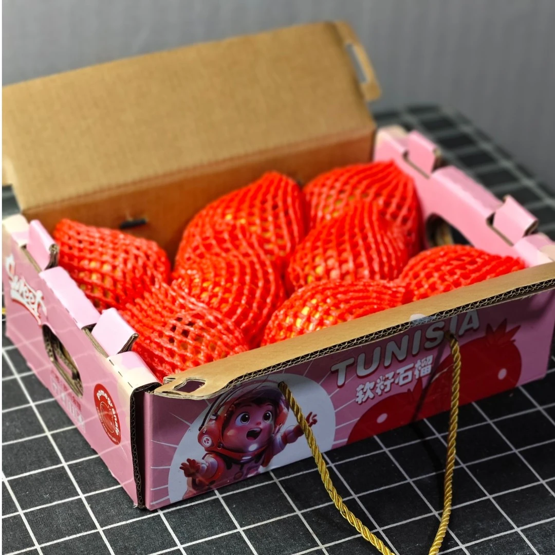 优滋源石榴小箱毛重5斤“ 颗粒饱满，粒大软籽，清甜多汁心 甜甜的，软籽直接吃，不用吐籽