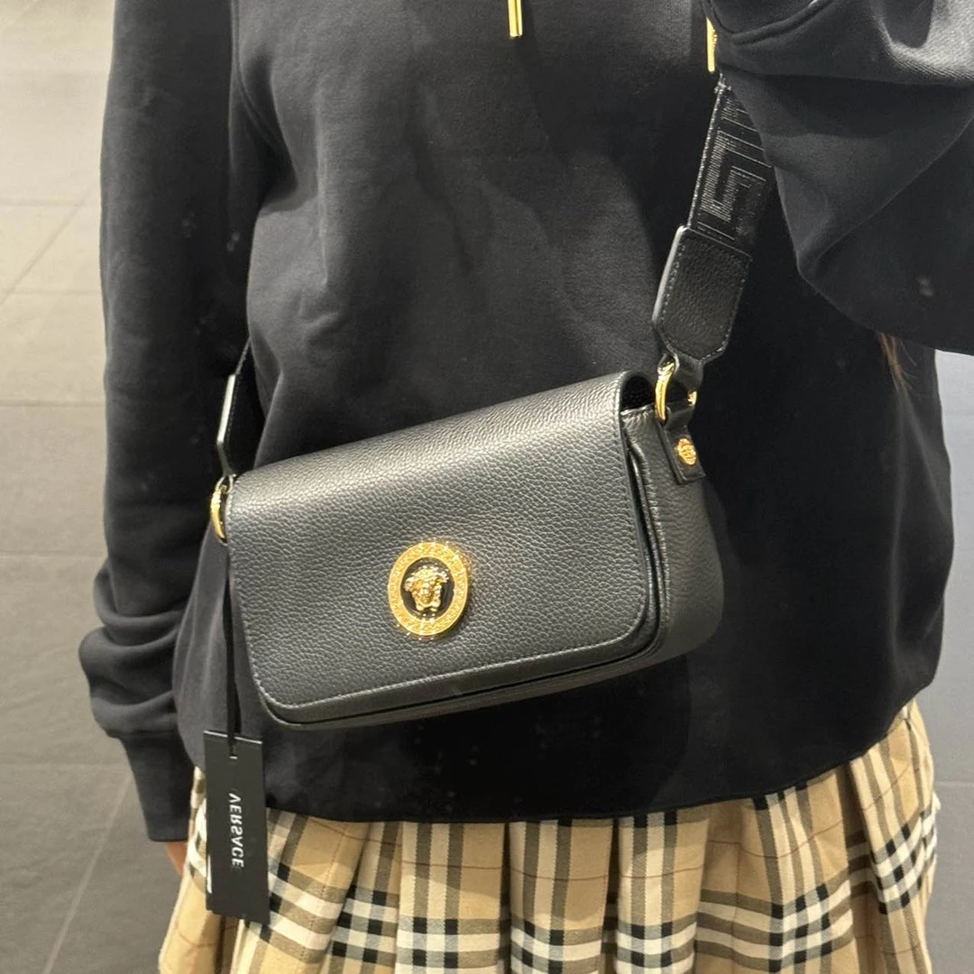 全新未使用 VERSACE/范思哲 男士经典百搭单肩斜挎包