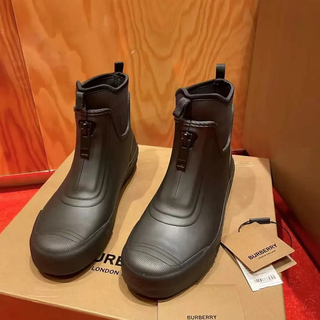 全新未使用 BURBERRY/博柏利 【国现】男士两穿靴子可拆洗