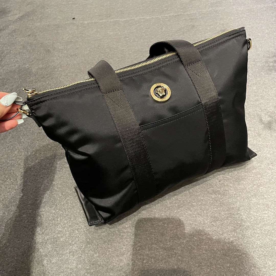 全新未使用 VERSACE/范思哲 女包美杜莎金扣百搭托特包