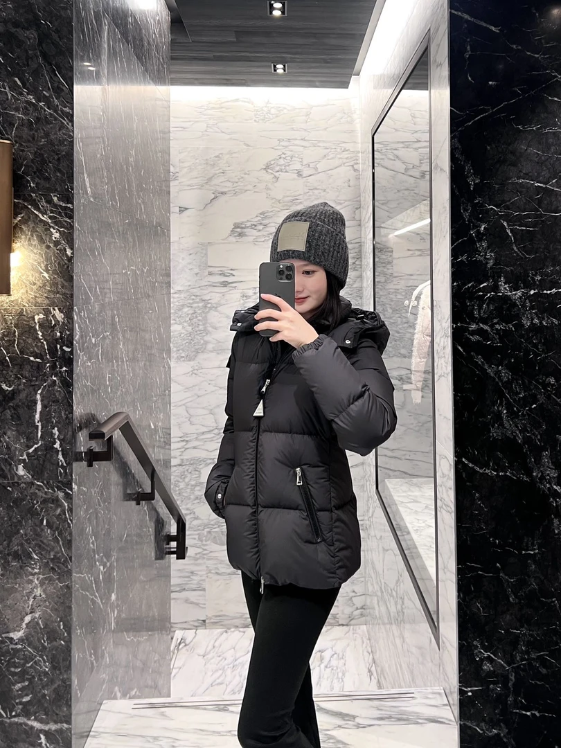 全新未使用 蒙口 蒙口 纯色徽标连帽款羽绒服 FOURMINES