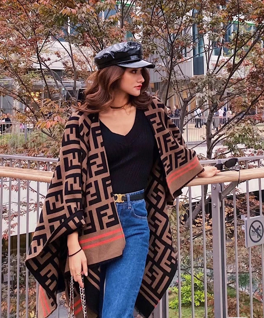 未使用 FENDI/芬迪 【国现直播】FF图案复古老花羊毛披肩