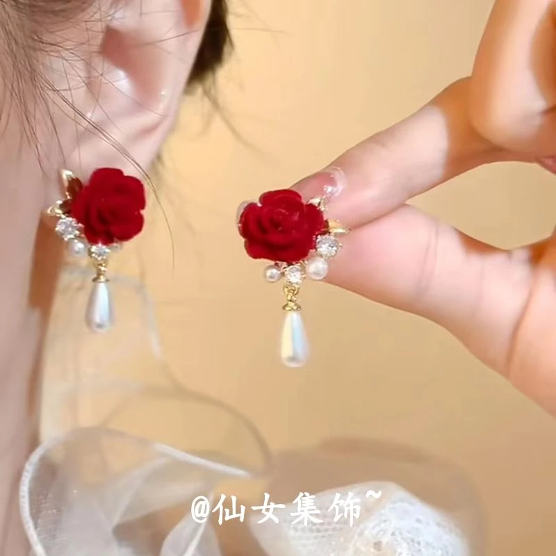 复古港风秋冬酒红色丝绒玫瑰珠珠耳环气质高级感耳饰