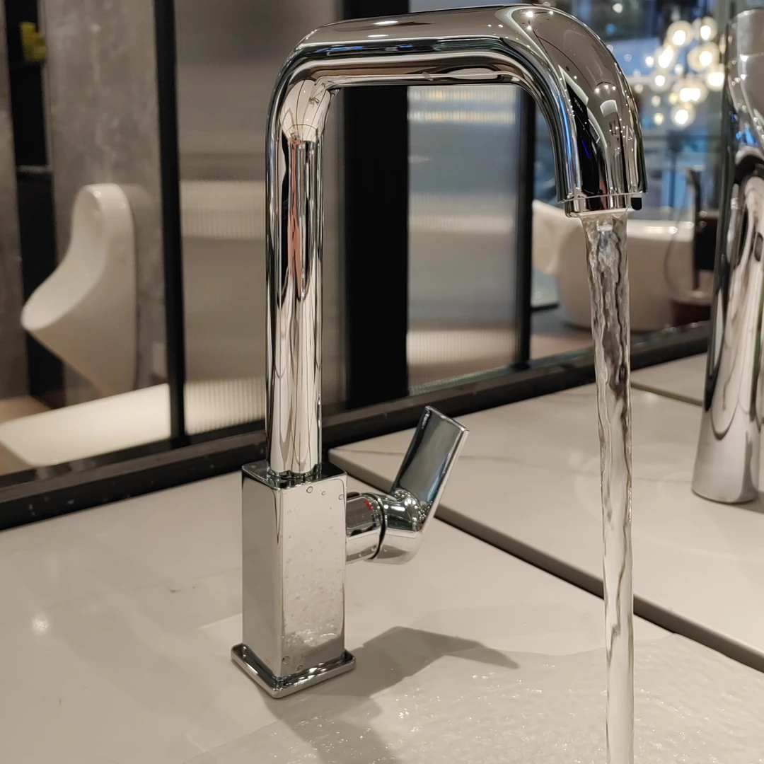 福涅斯M35单把手厨房龙头260-带旋转出水嘴