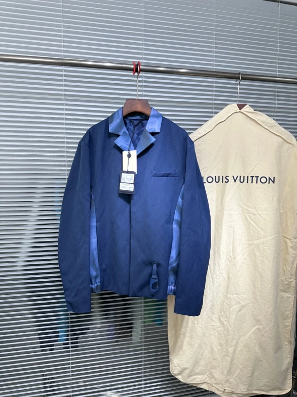 全新未使用 LouisVuitton/路易威登 西服外套 炫彩字母 52码