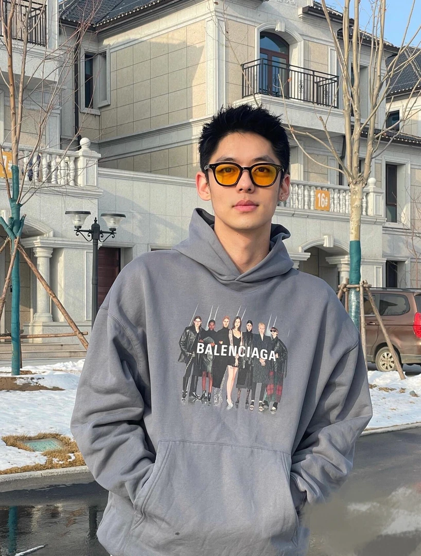 99新仅试穿 Balenciaga 巴黎世家 乐队 帽衫 xs码 公价7k ko266