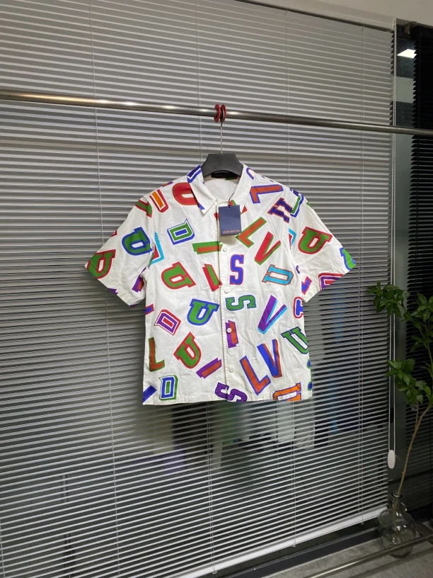 99新 LouisVuitton/路易威登 NBA 短袖衬衫 满印字母 XL码 aw1607