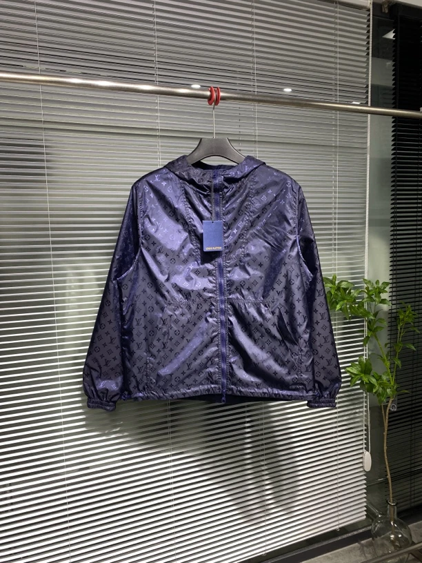 全新未使用 LV 双面穿夹克 老花满印 别针 50码 公价2.27w aw1392