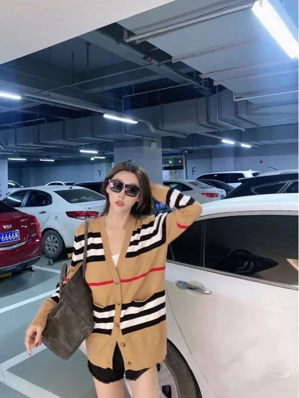 99新 Burberry 博柏利 长袖针织衫 条纹印花M码 公价4800 aw830