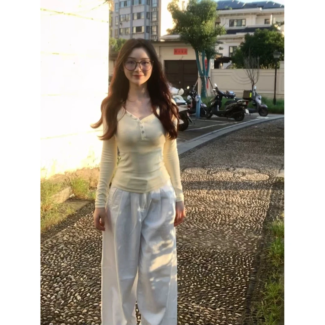 美式甜辣V领奶黄色正肩长袖t恤女秋冬内搭修身打底衫小个子上衣