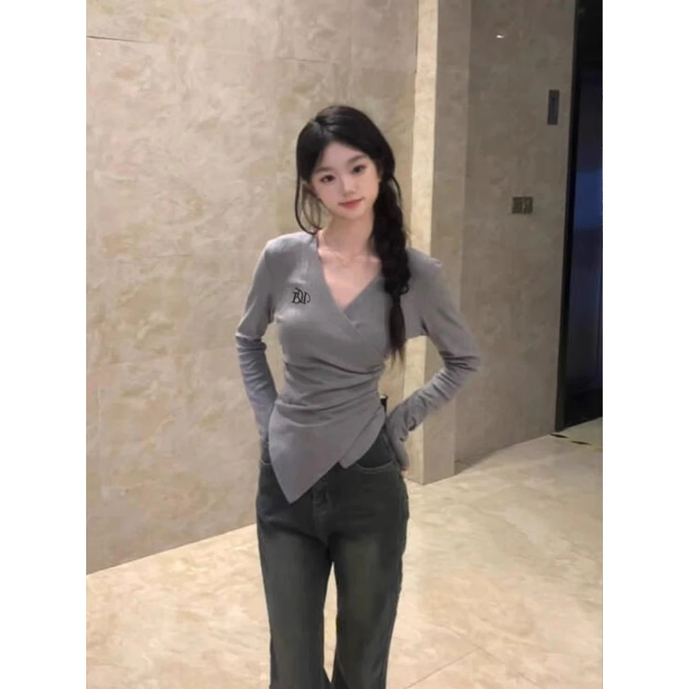 纯欲交叉V领假两件长袖T恤女冬季小众德绒打底衫辣妹收腰短款上衣