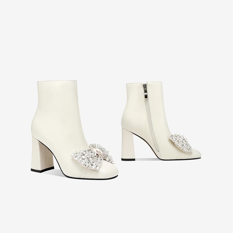 蝴蝶结粗跟短筒靴2025秋冬季真皮轻奢气质白色时尚绒里方头高跟鞋